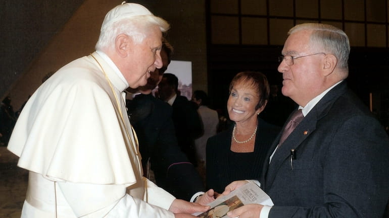 Gary and Meredith Krupp of Wantagh meet with Pope Benedict XVI.