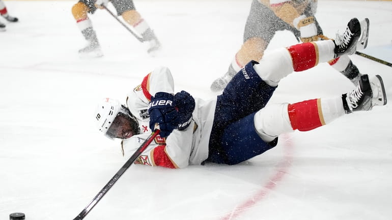 Florida Panthers left wing Anthony Duclair (10) tries to pass...