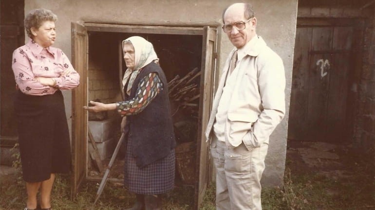 On a 1978 trip to Poland, Arnold Friedman visits Marianna...