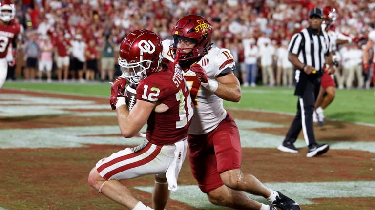 Gabriel has hand in 5 TDs to help No. 14 Oklahoma rout Iowa State 50-20 ...